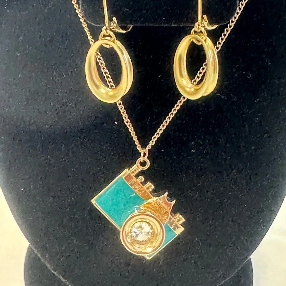 Vintage FM2 Nikon Bidel Teal Camera Necklace and Earrings - Picture 1 of 6